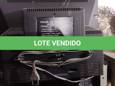 LOTE 475 - TV ANTIGA PHILIPS FUNCIONA ATÉ MOMENTO SEM GARANTIA FUTURAS (NO ESTADO)