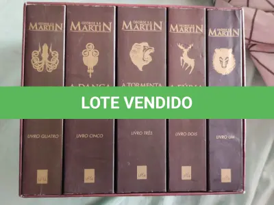 LOTE 613 - BOX - AS CRÔNICAS DE GELO E FOGO - GAME OF THRONES - EDIÇÃO DO COLECIONADOR.(NO ESTADO)