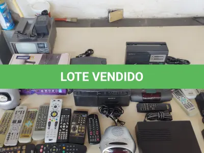 LOTE 509 - LOTE COM SONS VÍDEOS CASSETES TODOS LIGANDO SEM TEST DE FUNCIONAMENTO (NO ESTADO)