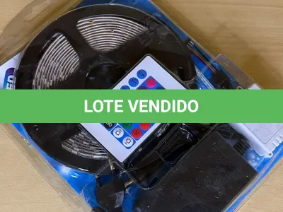 LOTE 078 - 01 FITA LED DE 5 METROS COM CONTROLE REMOTO E DIVERSAS TROCAS DE CORES NO CONTROLE