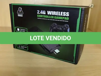 LOTE 061 - 01 VIDEOGAME STICKER COM 2 CONTROLES E CENTENAS DE JOGOS EMBUTIDOS (NO ESTADO)