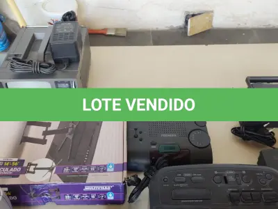 LOTE 509 - LOTE COM SONS VÍDEOS CASSETES TODOS LIGANDO SEM TEST DE FUNCIONAMENTO (NO ESTADO)