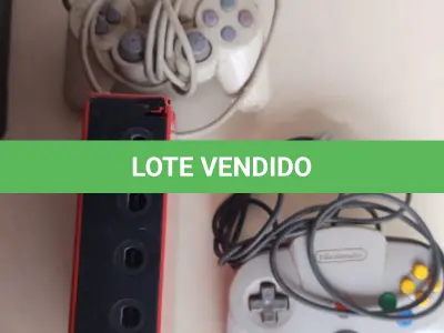 LOTE 520 - LOTE COM VIDEOGAMES (NO ESTADO)