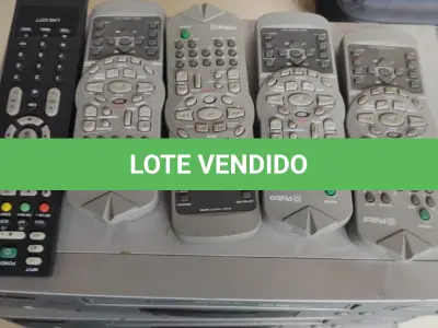 LOTE 437 - LOTE COM 3 VÍDEO CASSETES 7 CABEÇAS FUNCIONANDO PERFEITAMENTE (NO ESTADO)