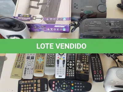 LOTE 509 - LOTE COM SONS VÍDEOS CASSETES TODOS LIGANDO SEM TEST DE FUNCIONAMENTO (NO ESTADO)