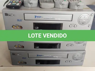 LOTE 437 - LOTE COM 3 VÍDEO CASSETES 7 CABEÇAS FUNCIONANDO PERFEITAMENTE (NO ESTADO)