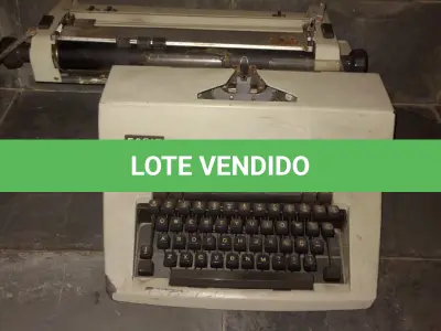 LOTE 567 - MÁQUINA DE ESCREVER ANTIGA FUNCIONANDO PERFEITAMENTE (NO ESTADO)