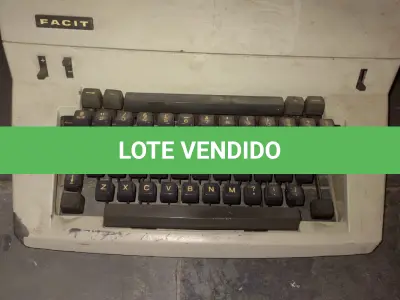 LOTE 567 - MÁQUINA DE ESCREVER ANTIGA FUNCIONANDO PERFEITAMENTE (NO ESTADO)