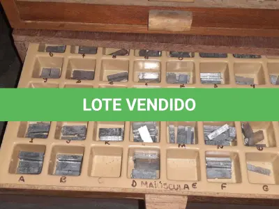 LOTE 477 - MÁQUINA DE PERSONALIZAR GUARDANAPOS CANETAS ETC COMPLETÍSSIMA COM  JOGOS DE LETRAS MANUSCRITAS,  MAIÚSCULAS, MINÚSCULAS, NÚMEROS, ROLOS DE FITAS PARA PERSONALIZAR (NO ESTADO)
