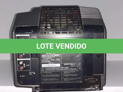 LOTE 462 - RARO PROJETOR SANYO MODELO PLC-200PM FUNCIONANDO, MAIS RETROPROJETOR 3M (NO ESTADO)