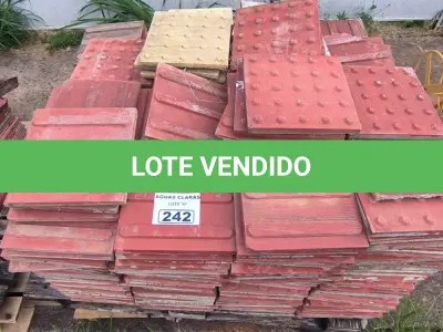 LOTE 242 - 01 LOTE COM PISO NICKA (NO ESTADO)