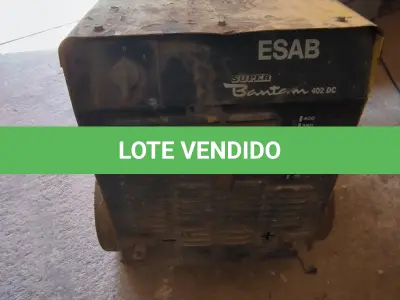 LOTE 040 - 01 MÁQUINA DE SOLDA INDUSTRIAL ESAB 402 DC (NO ESTADO)