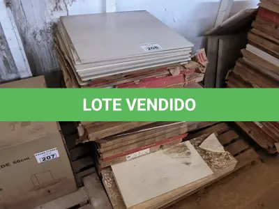 LOTE 208 - 01 LOTE COM PISOS DIVERSOS TAMANHOS E CORES (NO ESTADO)