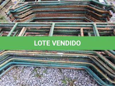 LOTE 256 - 01 LOTE COM GRADES EM FERRO NA COR VERDE (NO ESTADO)
