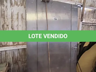 LOTE 132 - 01 PORTA EM INOX 2,10CM X 1,20CM (NO ESTADO)