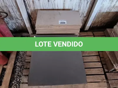LOTE 200 - 01 LOTE COM PISOS DIVERSOS TAMANHOS E CORES (NO ESTADO)
