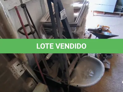 LOTE 022 - 01 CADEIRINHA PARA OBRA ,01 ROÇADEIRA E 01 CAIXA COM PARAFUSOS (NO ESTADO)