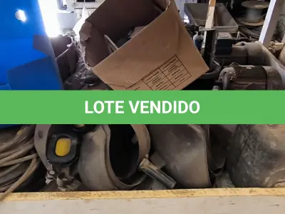 LOTE 043 - 01 LOTE COM MOTORES ELÉTRICOS, NIVELADOR A LASER, DISCOS PARA POLICORTE, SERRAS COPOS, E FLANGEADOR PARA TUBOS (NO ESTADO)