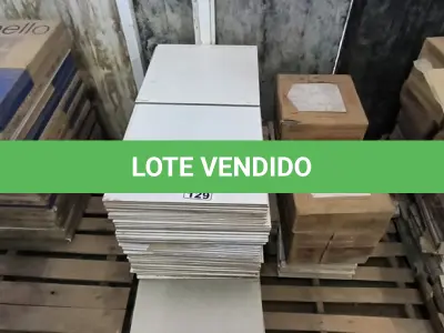 LOTE 129 - 01 LOTE COM PISOS 45CM X 45CM E PISOS 31CM X 31CM (NO ESTADO)