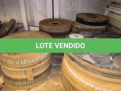 LOTE 059 - 01 LOTE COM DISCOS PARA ENCERADEIRAS (NO ESTADO) 