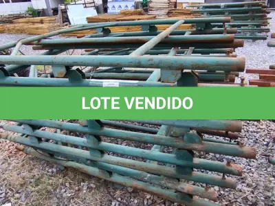 LOTE 270 - 01 LOTE COM GRADES EM FERRO NA COR VERDE (NO ESTADO)