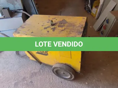 LOTE 040 - 01 MÁQUINA DE SOLDA INDUSTRIAL ESAB 402 DC (NO ESTADO)