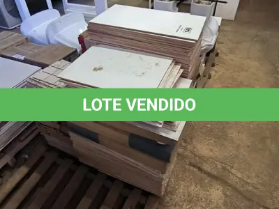 LOTE 146 - 01 LOTE DE PISOS DIVERSOS TAMANHOS E CORES (NO ESTADO)