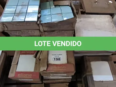 LOTE 198 - 01 LOTE COM PASTILHAS E PISOS DIVERSOS TAMANHOS E CORES (NO ESTADO) (NO ESTADO)