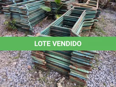 LOTE 257 - 01 LOTE COM GRADES EM FERRO NA COR VERDE (NO ESTADO)