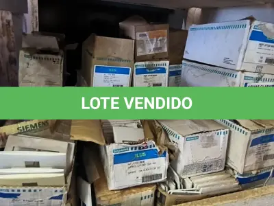 LOTE 084 - 01 LOTE COM SUPORTE PARA ESPELHOS DE TOMADAS (NO ESTADO)