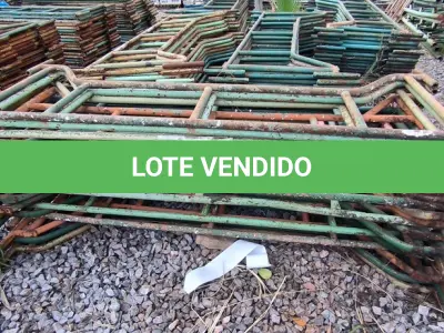 LOTE 261 - 01 LOTE COM GRADES EM FERRO NA COR VERDE (NO ESTADO)