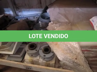 LOTE 227 - 01 LOTE COM ARAMES, PEÇAS PARA CONDULETES E BANCOS ARTICULADOS (NO ESTADO) 