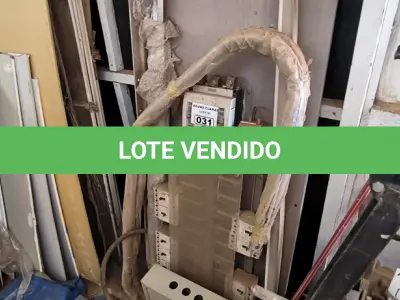 LOTE 031 - 01 LOTE COM QUADRO DE COMANDO ELÉTRICO, PERSIANA, BARRA DE APOIO PARA PISCINA (NO ESTADO)
