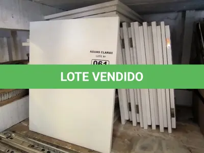 LOTE 061 - 01 LOTE COM PORTAS EM MADEIRA 0,45CM X 0.55CM