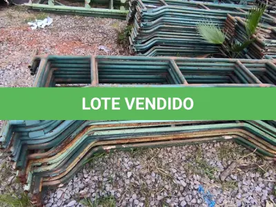 LOTE 257 - 01 LOTE COM GRADES EM FERRO NA COR VERDE (NO ESTADO)