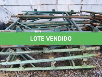 LOTE 262 - 01 LOTE COM GRADES EM FERRO NA COR VERDE (NO ESTADO)