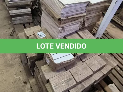 LOTE 196 - 01 LOTE COM PASTILHAS E PISOS DIVERSOS TAMANHOS E CORES (NO ESTADO)