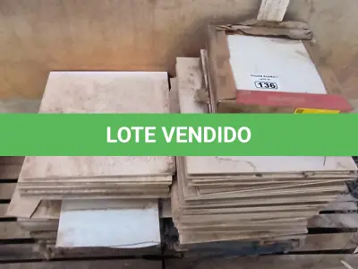 LOTE 136 - 01 LOTE COM PISOS DIVERSOS TAMANHOS E CORES (NO ESTADO)