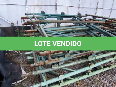 LOTE 262 - 01 LOTE COM GRADES EM FERRO NA COR VERDE (NO ESTADO)