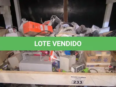LOTE 233 - 01 LOTE COM BATERIAS PEQUENAS, REATORES, TOMADAS, LUMINÁRIAS (NO ESTADO)