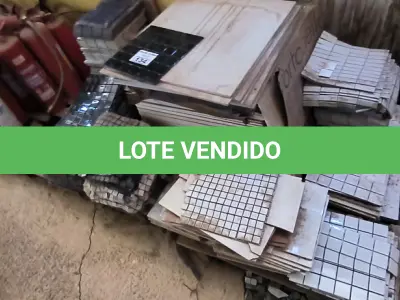 LOTE 134 - 01 LOTE COM PISOS 60CM X 60CM E PARTILHAS DIVERSAS CORES (NO ESTADO)