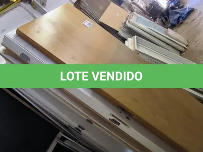 LOTE 034 - 01 LOTE COM PORTAS DE 0,70 CM E 0,80CM EM MADEIRA (NO ESTADO)