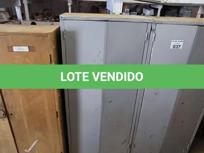 LOTE 037 - 02 ARMÁRIOS DE AÇO E 01 ARMÁRIO EM MADEIRA (NO ESTADO)