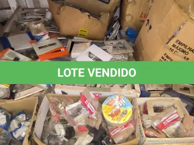 LOTE 079 - 01 LOTE COM SUPORTE PARA ESPELHOS DE TOMADAS (NO ESTADO)