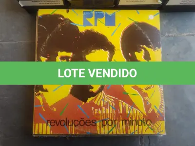 LOTE 653 - LOTE COM 12 LPS E FITAS K7 (NO ESTADO)