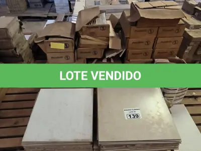 LOTE 139 - 01 LOTE COM PISOS DIVERSOS TAMANHOS E CORES (NO ESTADO)