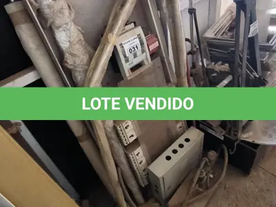 LOTE 031 - 01 LOTE COM QUADRO DE COMANDO ELÉTRICO, PERSIANA, BARRA DE APOIO PARA PISCINA (NO ESTADO)