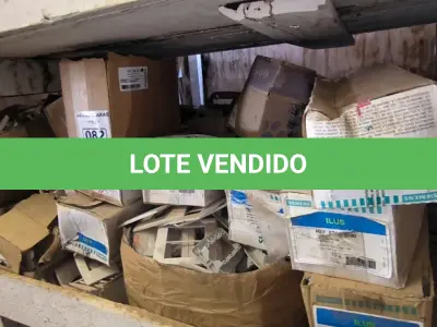 LOTE 082 - 01 LOTE COM SUPORTE PARA ESPELHOS DE TOMADAS (NO ESTADO)