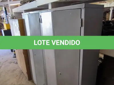 LOTE 037 - 02 ARMÁRIOS DE AÇO E 01 ARMÁRIO EM MADEIRA (NO ESTADO)