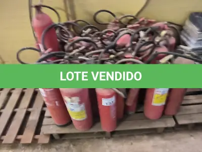 LOTE 133 - 01 LOTE COM EXTINTORES DE INCÊNDIO DIVERSOS (NO ESTADO)